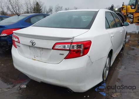 2014 Toyota Camry Se z USA, uszkodzony, nr VIN 4T1BF1FK8EU757553
